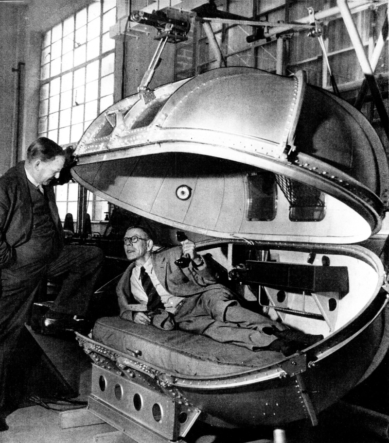 Illustration for article titled This dieselpunk life pod kept Winston Churchill from dying mid-flight